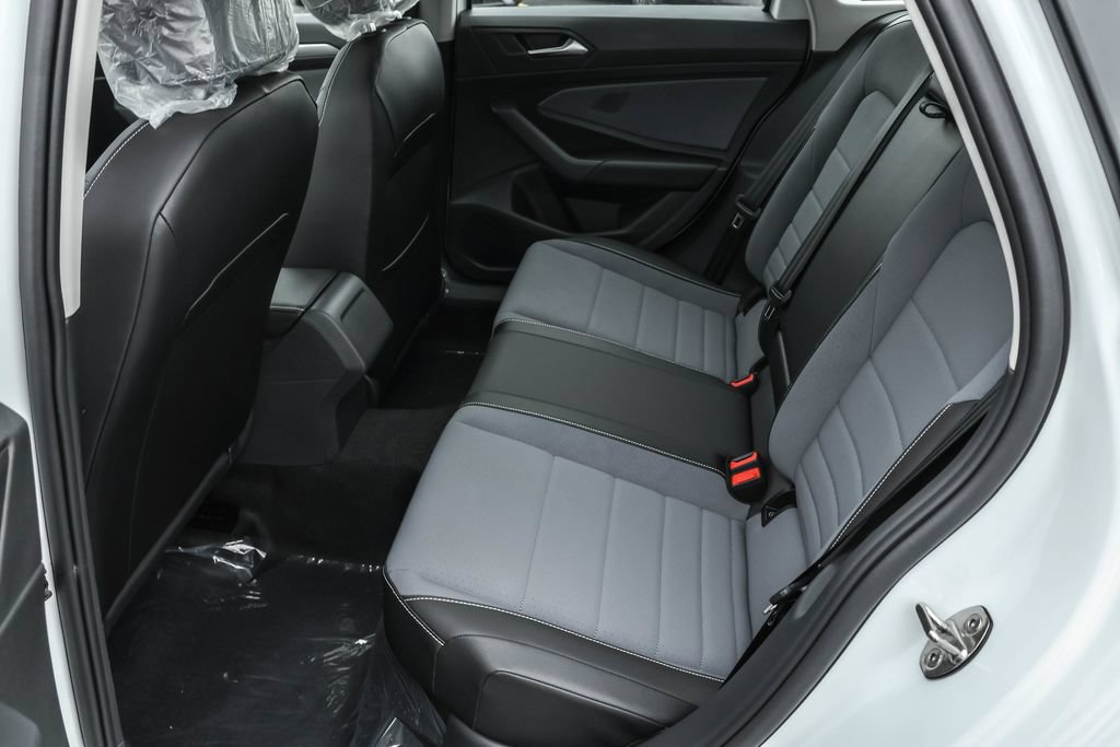 Used 2026 Volkswagen Jetta SE FWD image 27