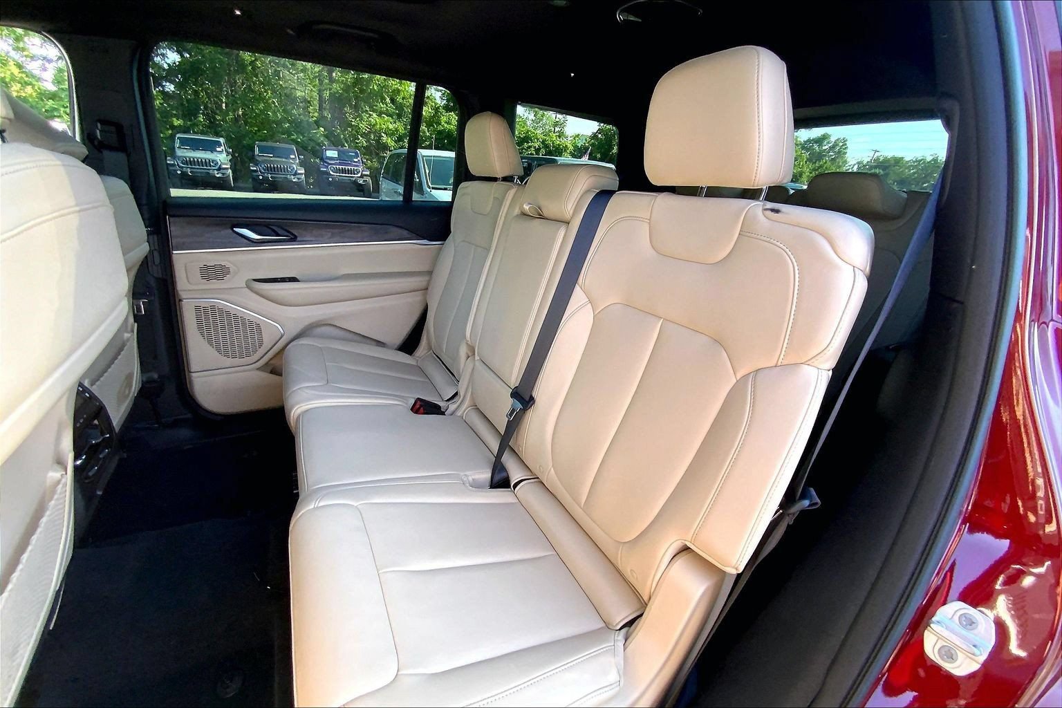 Certified 2023 Jeep Grand Cherokee L Limited w/ Black Appearance Package AWD/4WD image 20