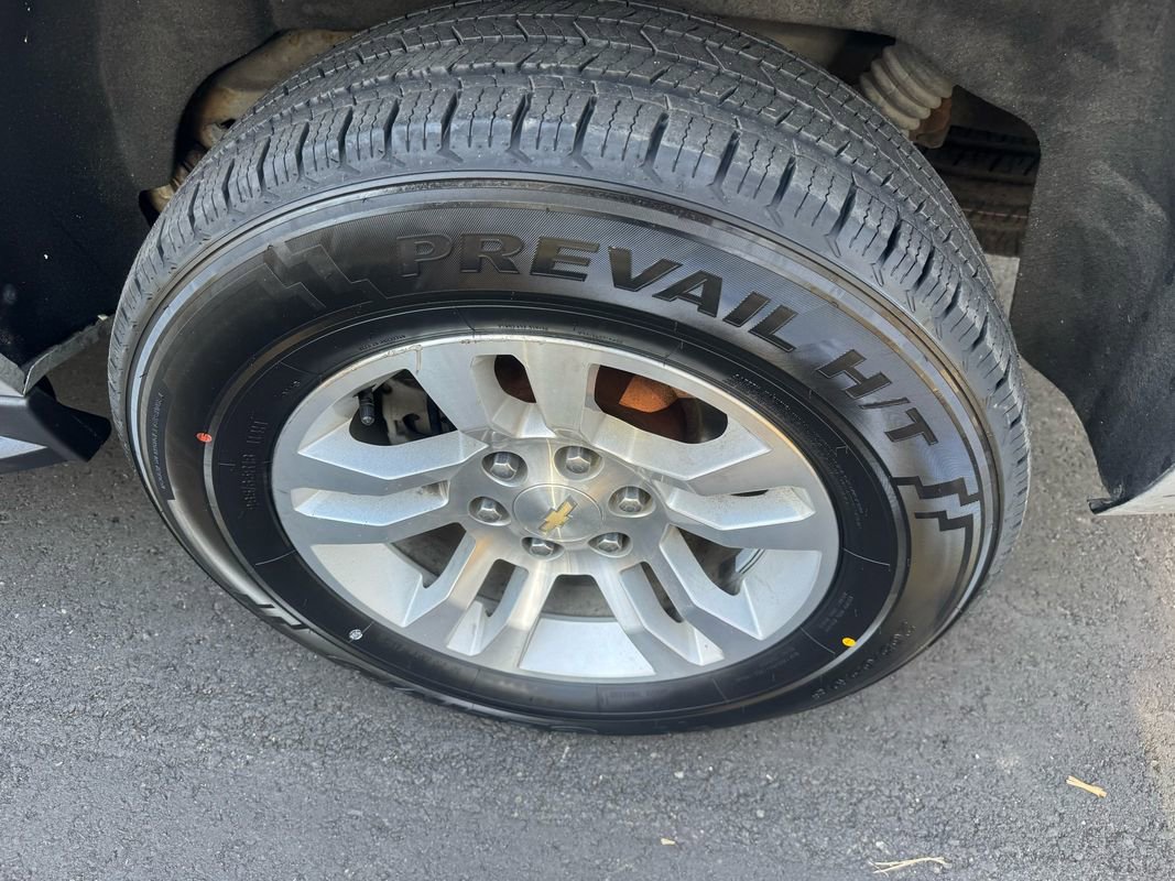 Used 2020 Chevrolet Suburban LT image 25