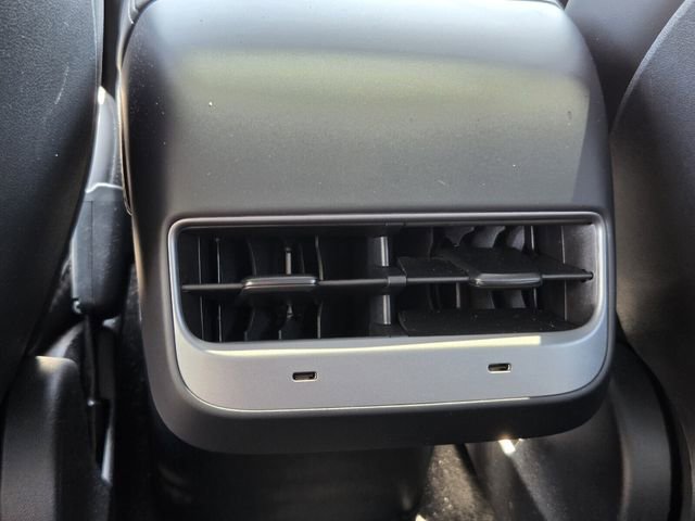 Used 2023 Tesla Model Y Performance AWD/4WD image 16