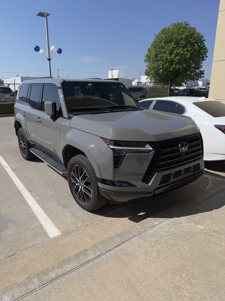 Used 2024 Lexus GX 550 w/ Accessory Package (2T) image 4