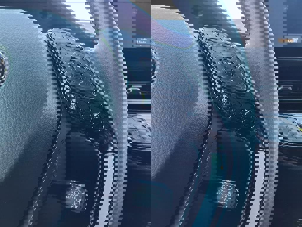 Used 2021 Toyota C-HR XLE image 7