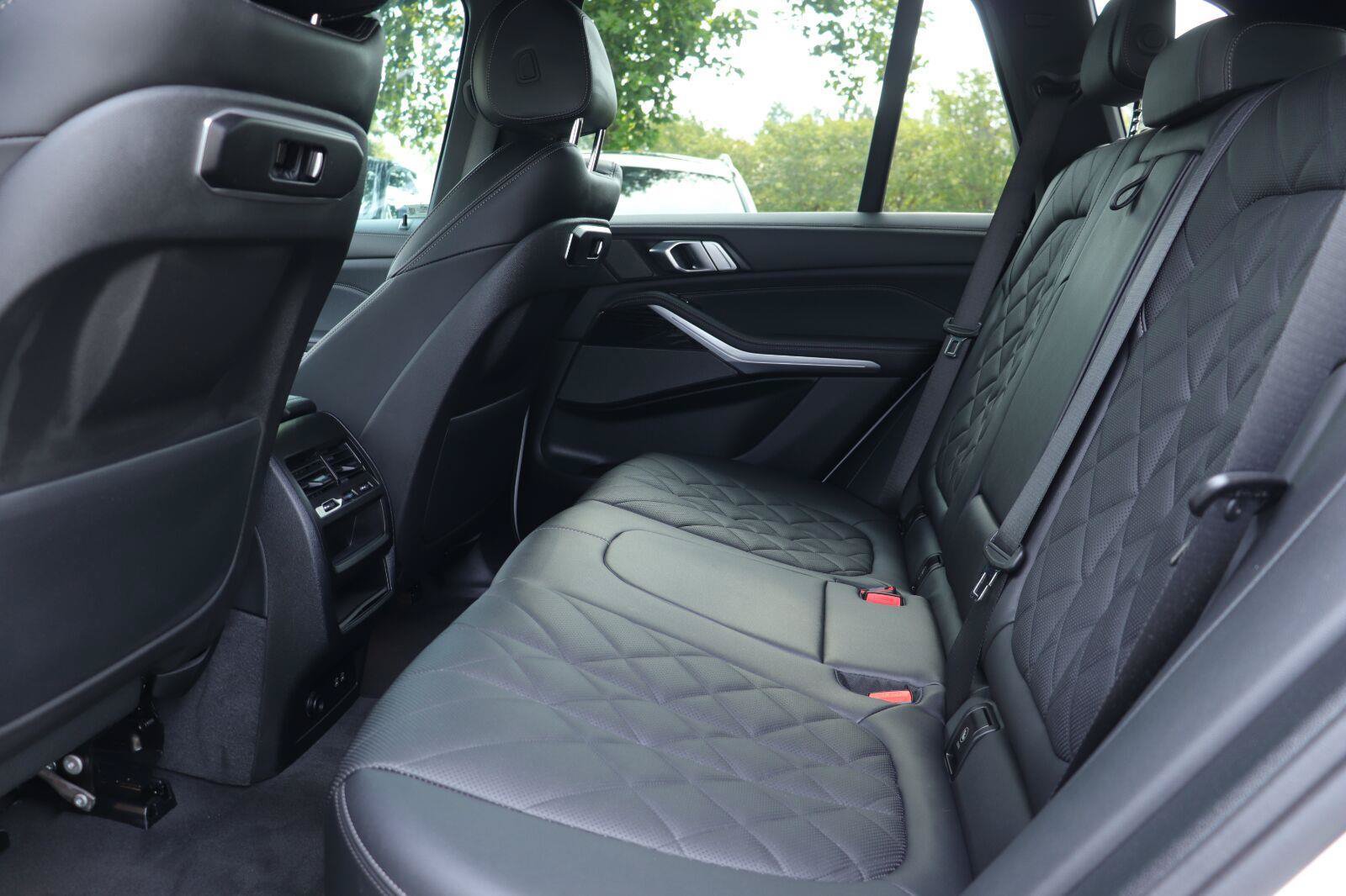 Used 2024 BMW X5 xDrive40i w/ M Sport Package AWD/4WD image 14