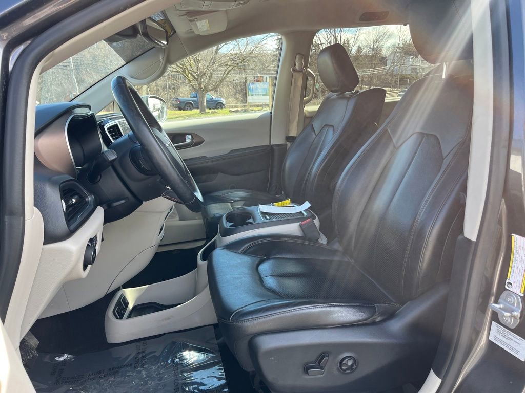 Used 2017 Chrysler Pacifica Touring-L Plus w/ Advanced Safetytec Group image 15