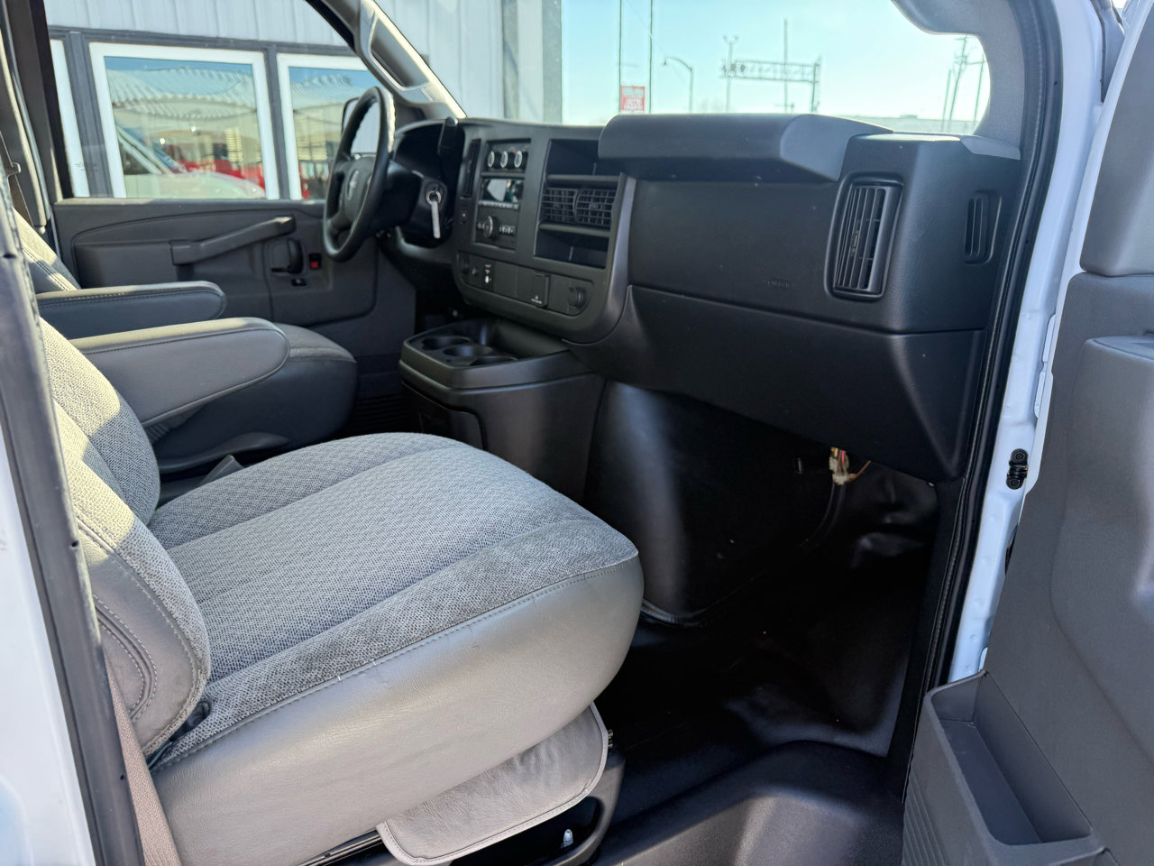 Used 2017 GMC Savana 2500 RWD 2500 135 image 12