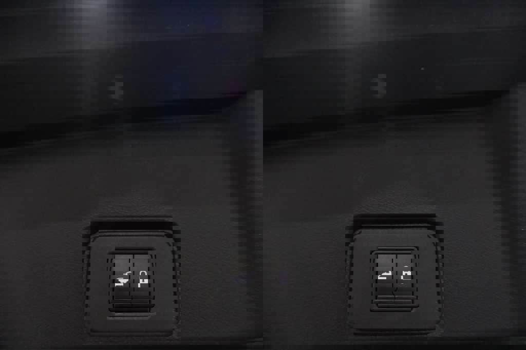 Used 2021 Nissan Rogue SV w/ Premium Package image 11