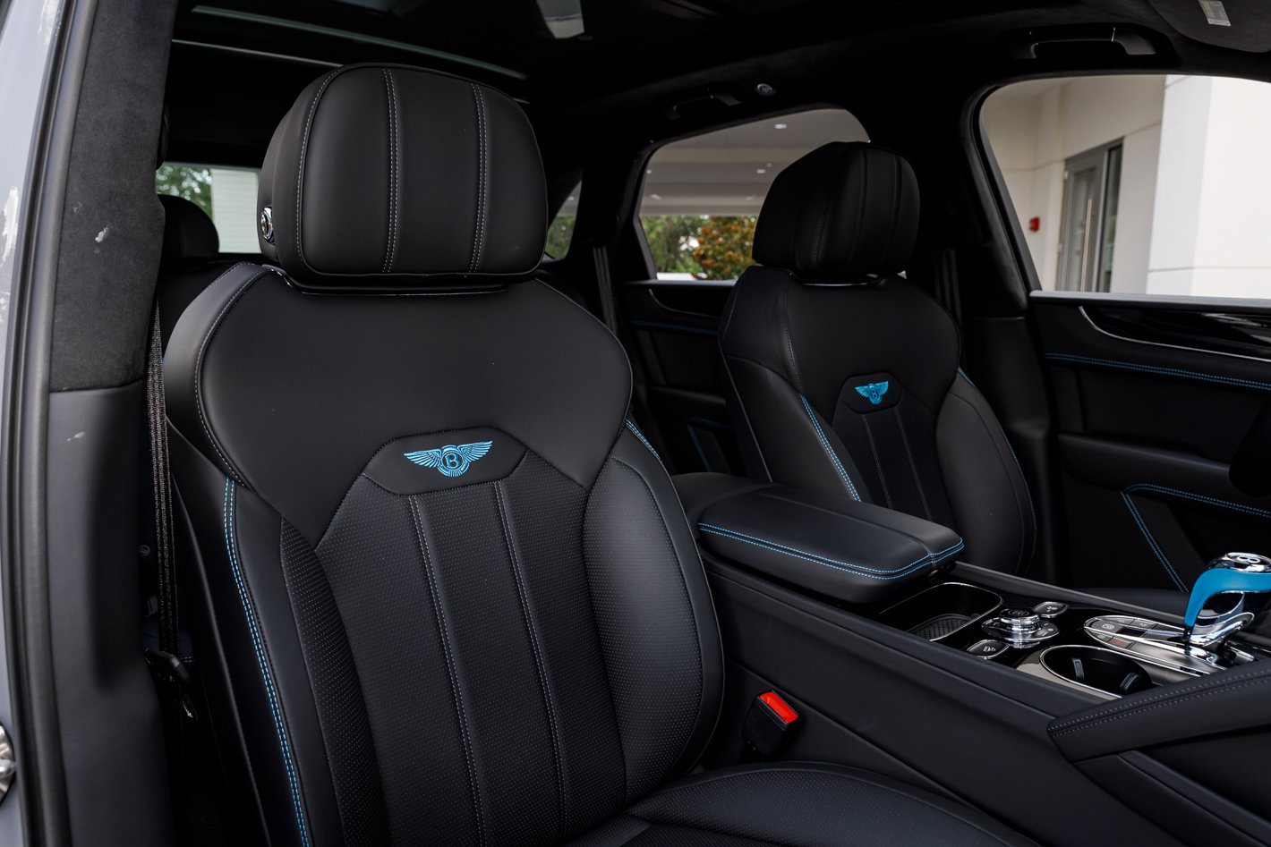 Used 2024 Bentley Bentayga image 27