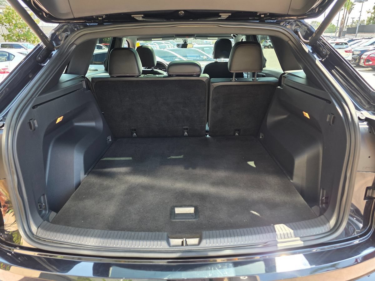 Used 2023 Volkswagen Atlas Cross Sport SE FWD image 19
