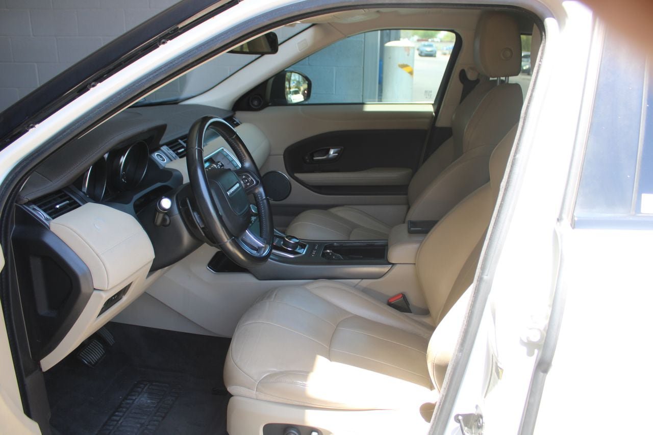 Used 2019 Land Rover Range Rover Evoque SE AWD/4WD image 16