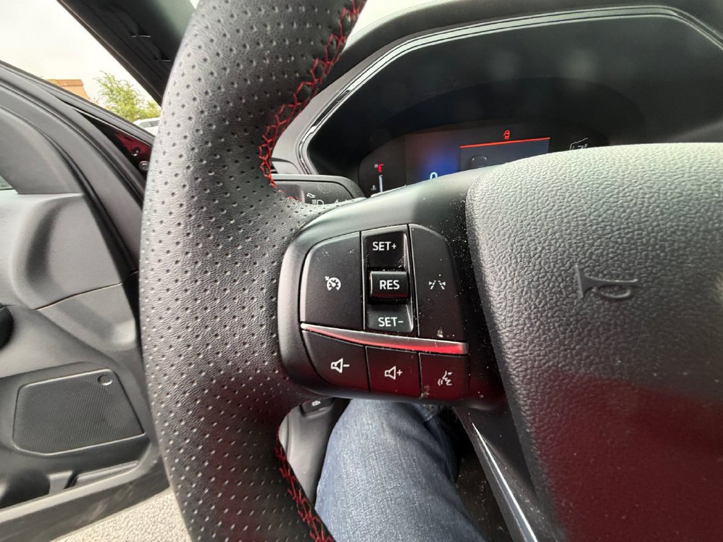 Used 2025 Ford Escape ST-Line Select AWD/4WD image 15
