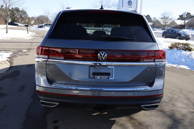 Used 2024 Volkswagen Atlas SE image 4