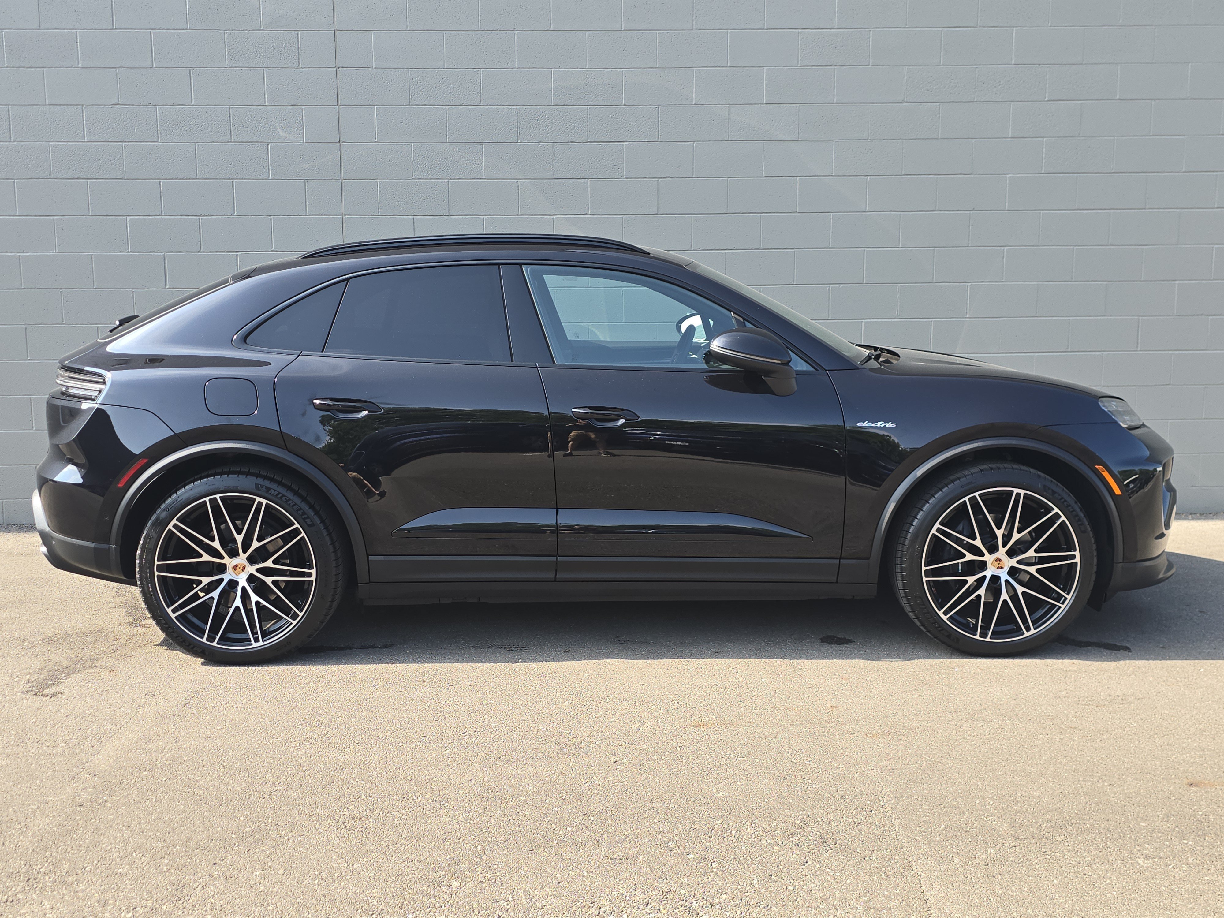 New 2026 Porsche Macan 4 Electric AWD/4WD image 16