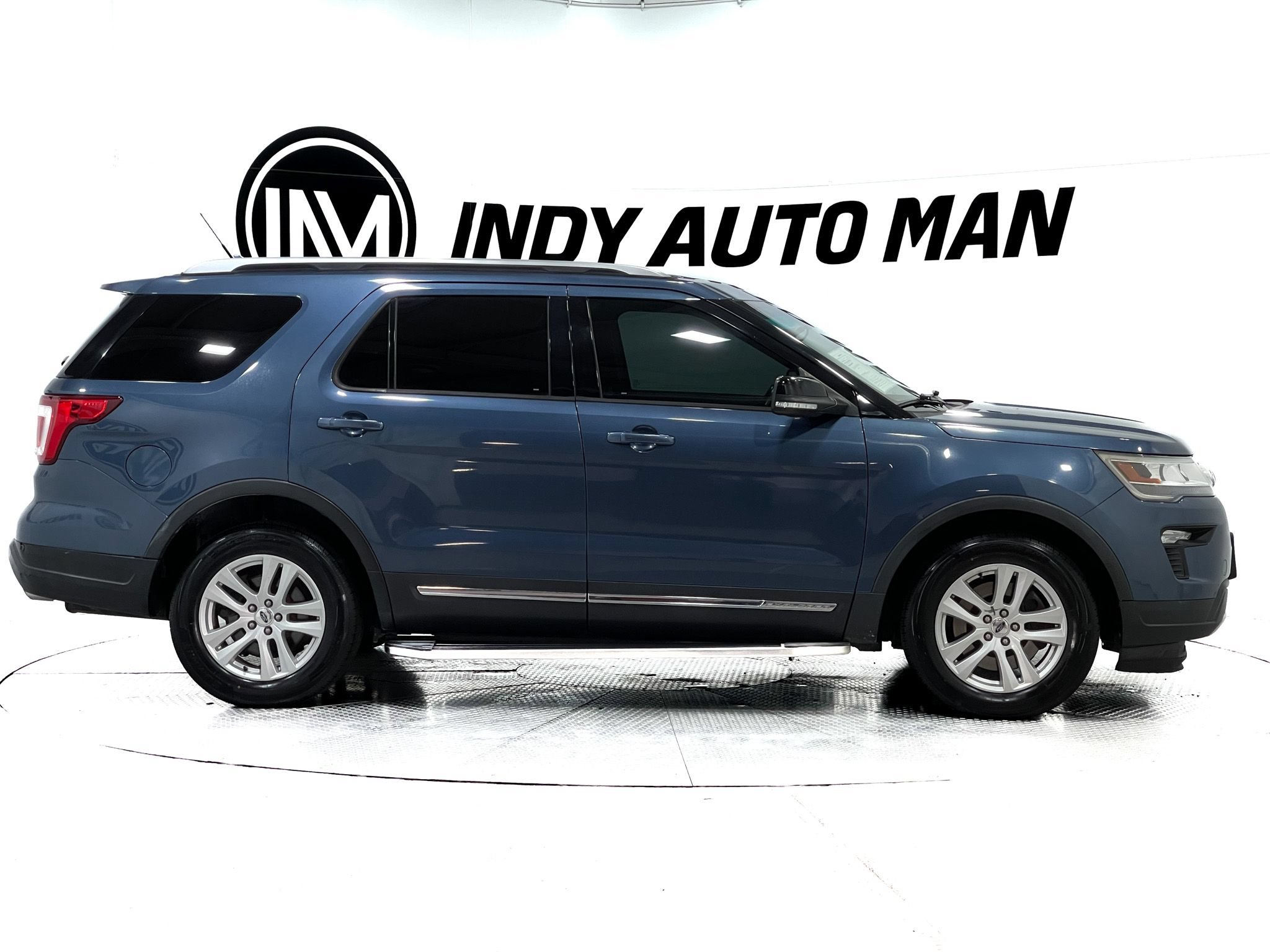 Used 2018 Ford Explorer XLT w/ Equipment Group 201A AWD/4WD image 3