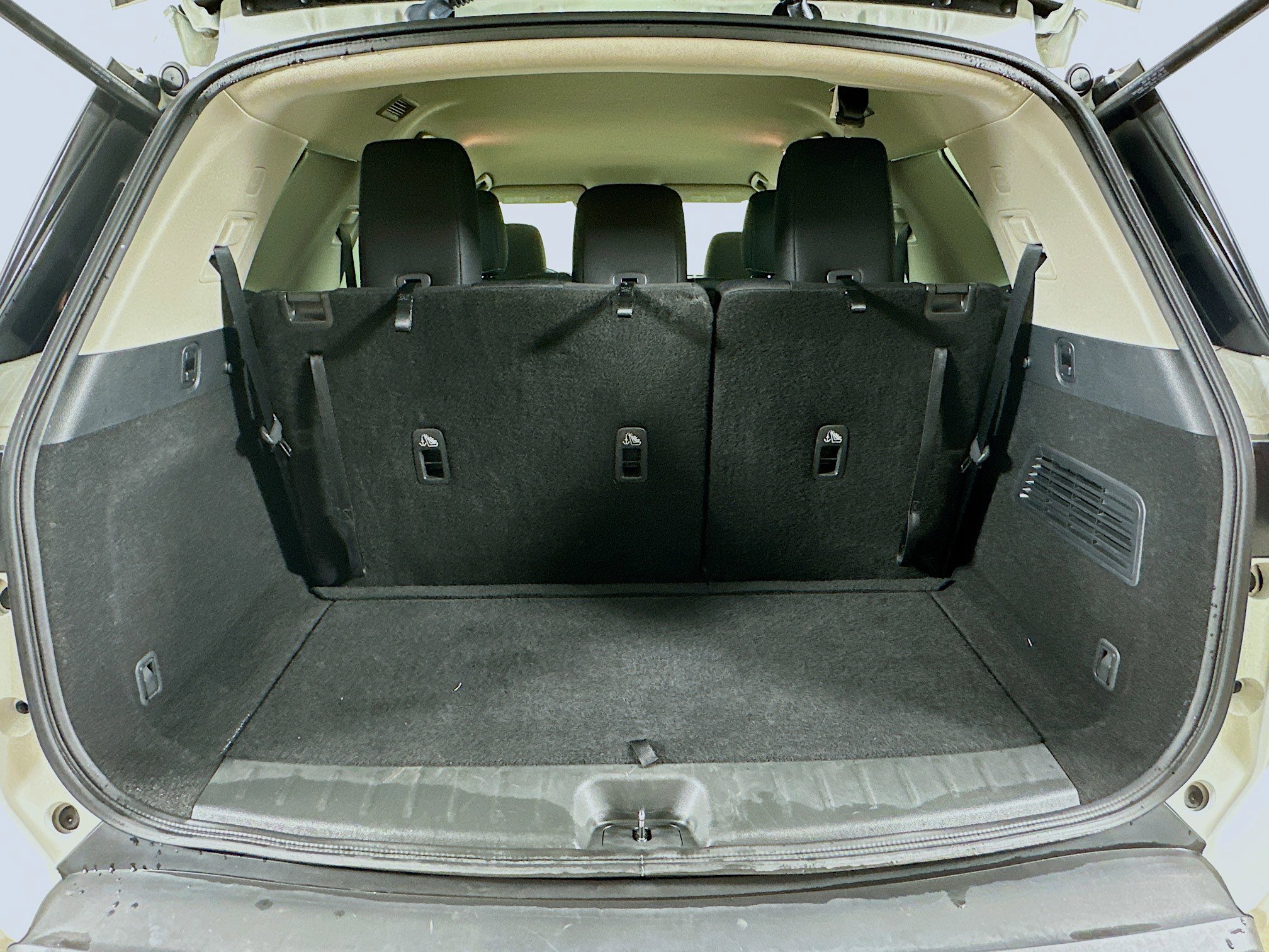 Used 2024 Nissan Pathfinder SV image 29