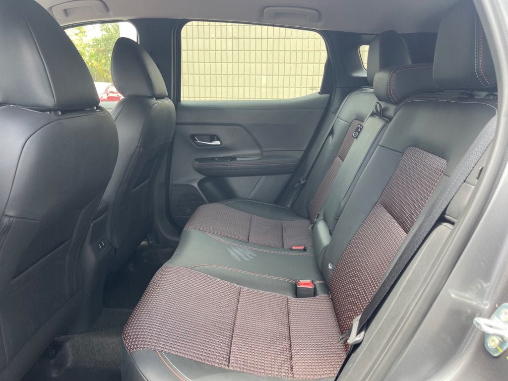 Used 2025 Nissan Kicks SR FWD image 13