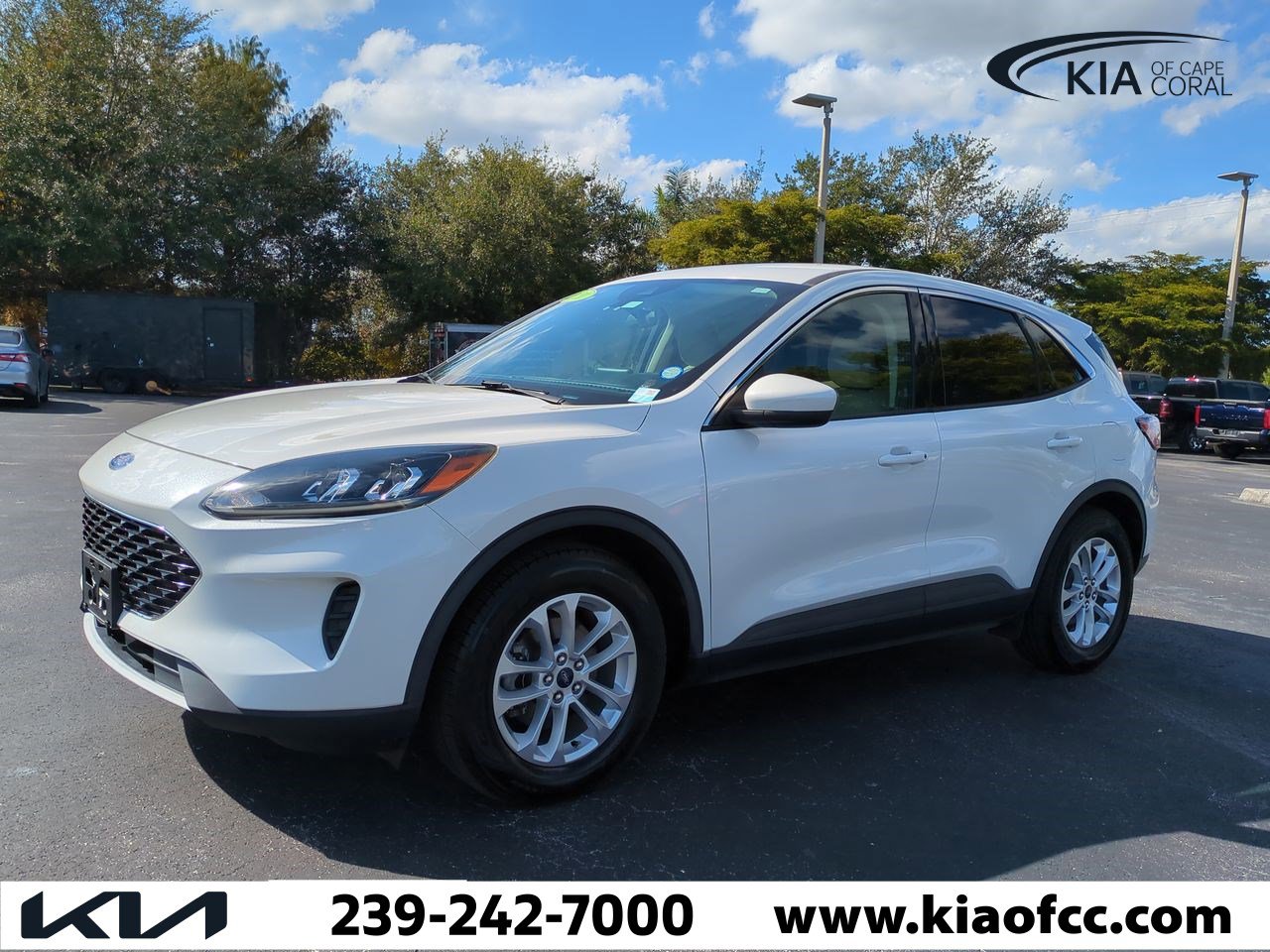 Used 2020 Ford Escape SE image 9