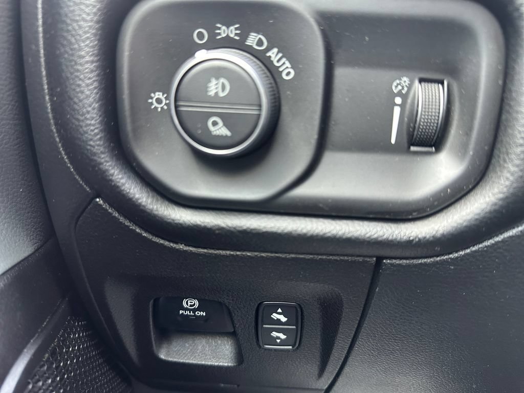 Used 2021 RAM 1500 Big Horn AWD/4WD image 35