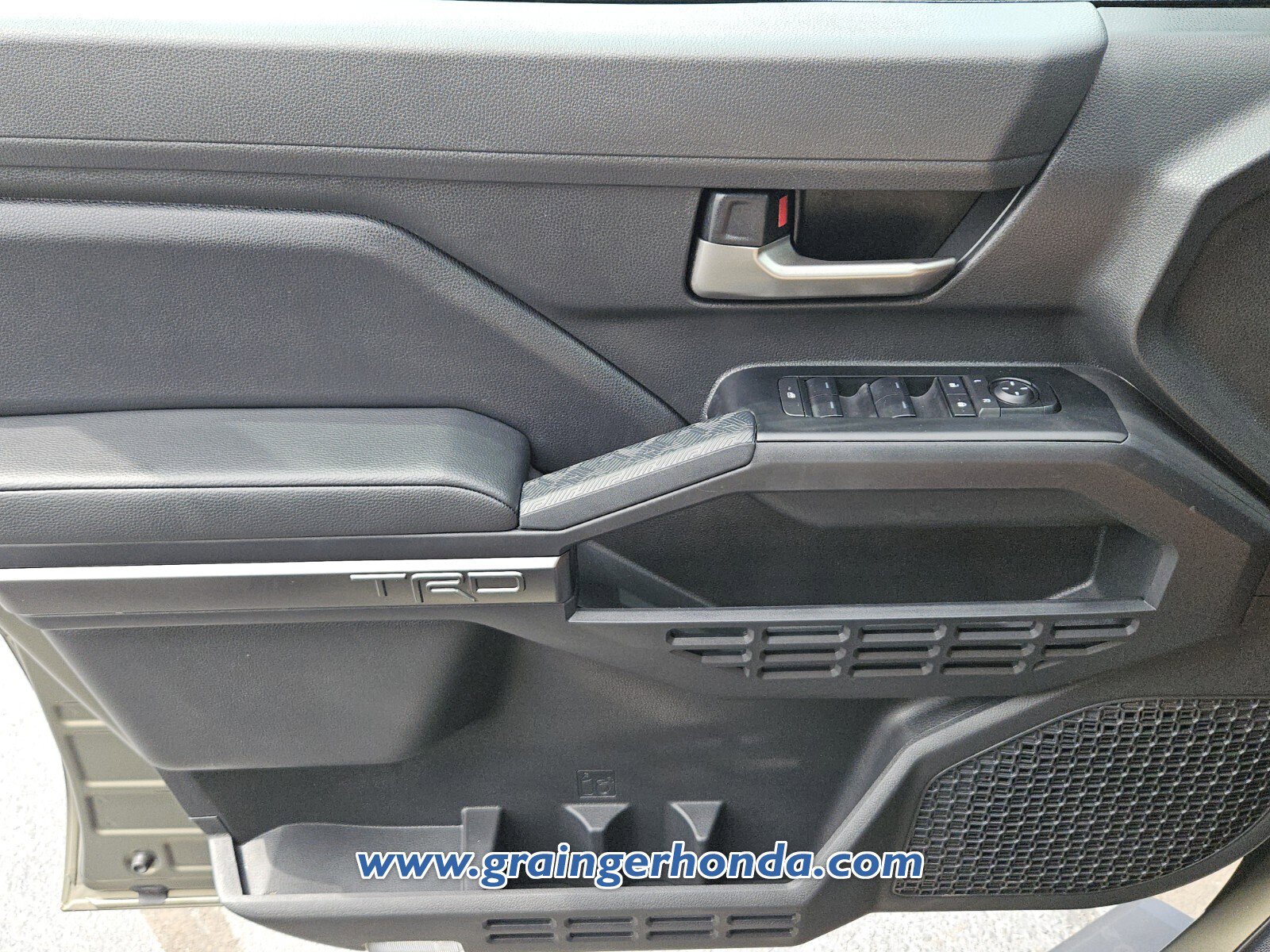 Used 2025 Toyota Tacoma TRD Sport w/ TRD Sport Upgrade Package AWD/4WD image 25