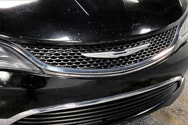 Used 2015 Chrysler 200 Limited image 27