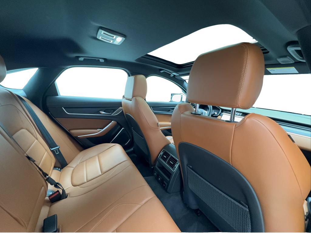 Used 2024 Jaguar XF R-Dynamic SE RWD image 25