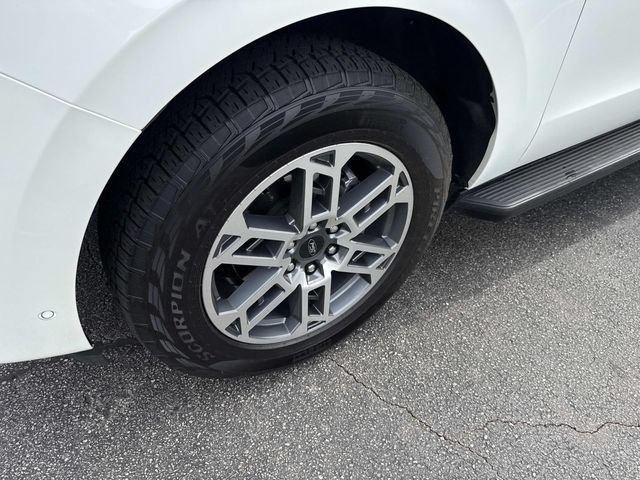 Used 2025 Ford Expedition Active AWD/4WD image 13