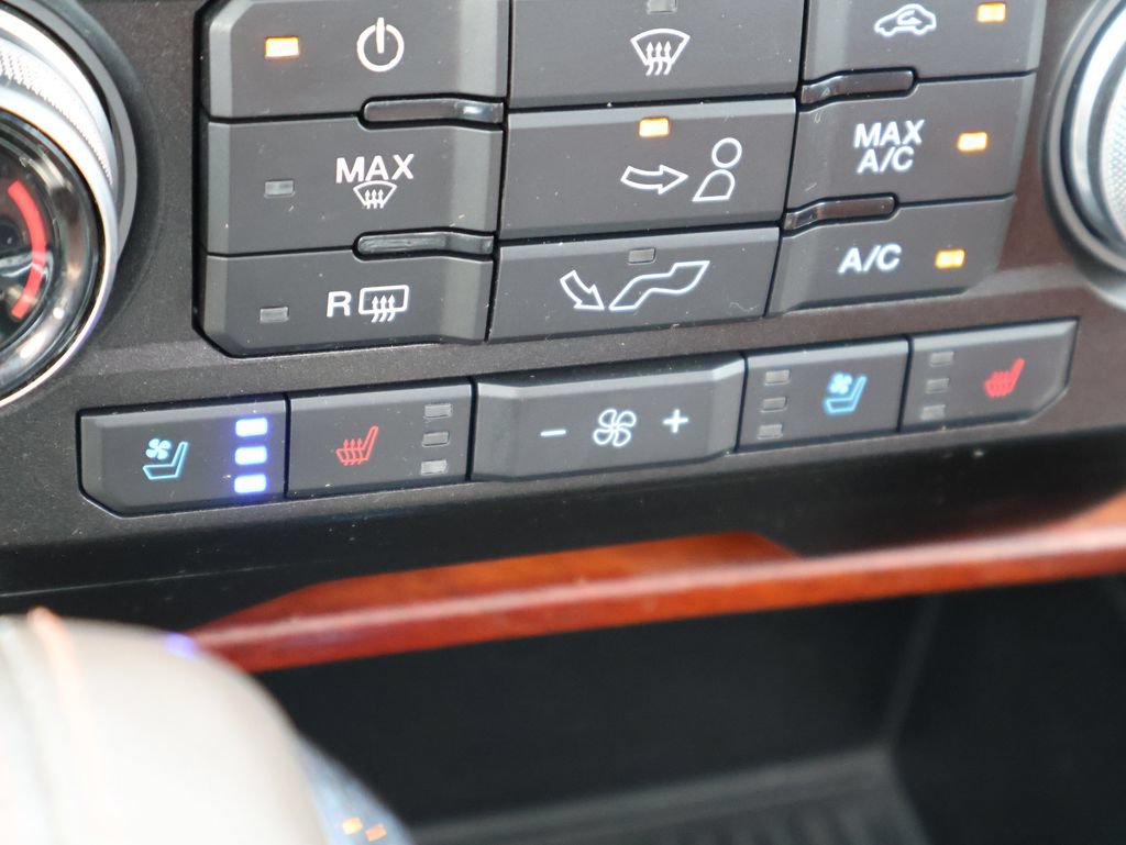 Used 2020 Ford F150 King Ranch w/ Equipment Group 601A Luxury AWD/4WD image 39