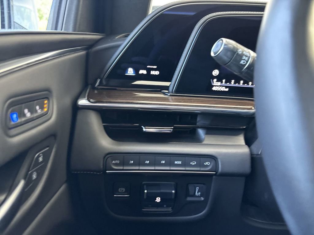 Certified 2024 Cadillac Escalade Premium Luxury Platinum w/ Heavy-Duty Trailer Package AWD/4WD image 18