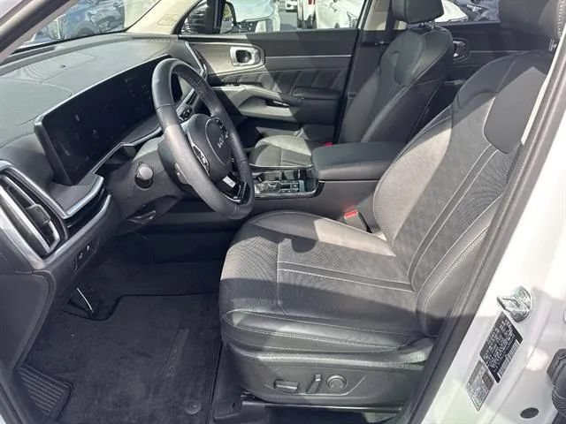 Certified 2025 Kia Sorento SX AWD/4WD image 9