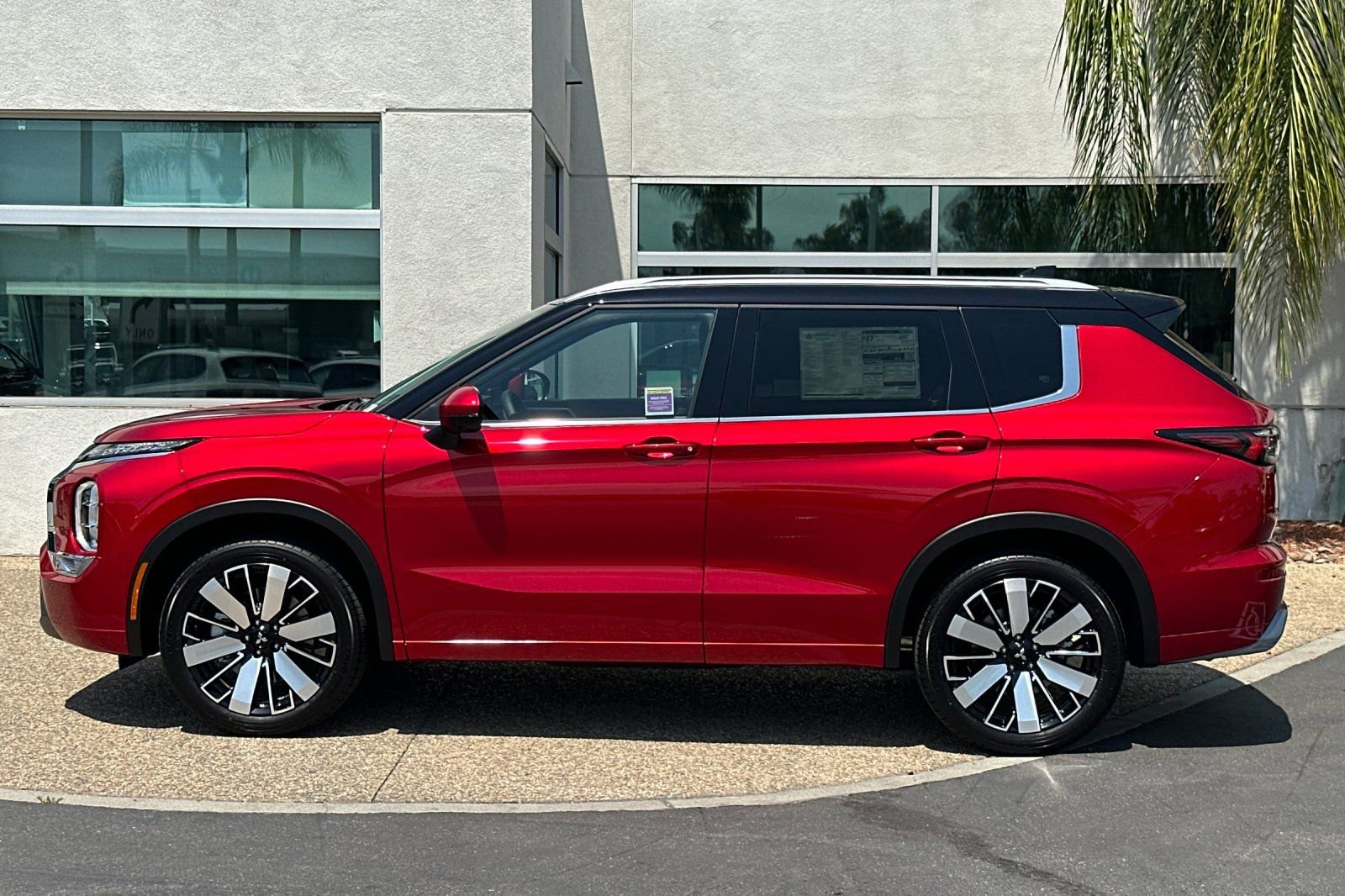 New 2025 Mitsubishi Outlander SEL image 7