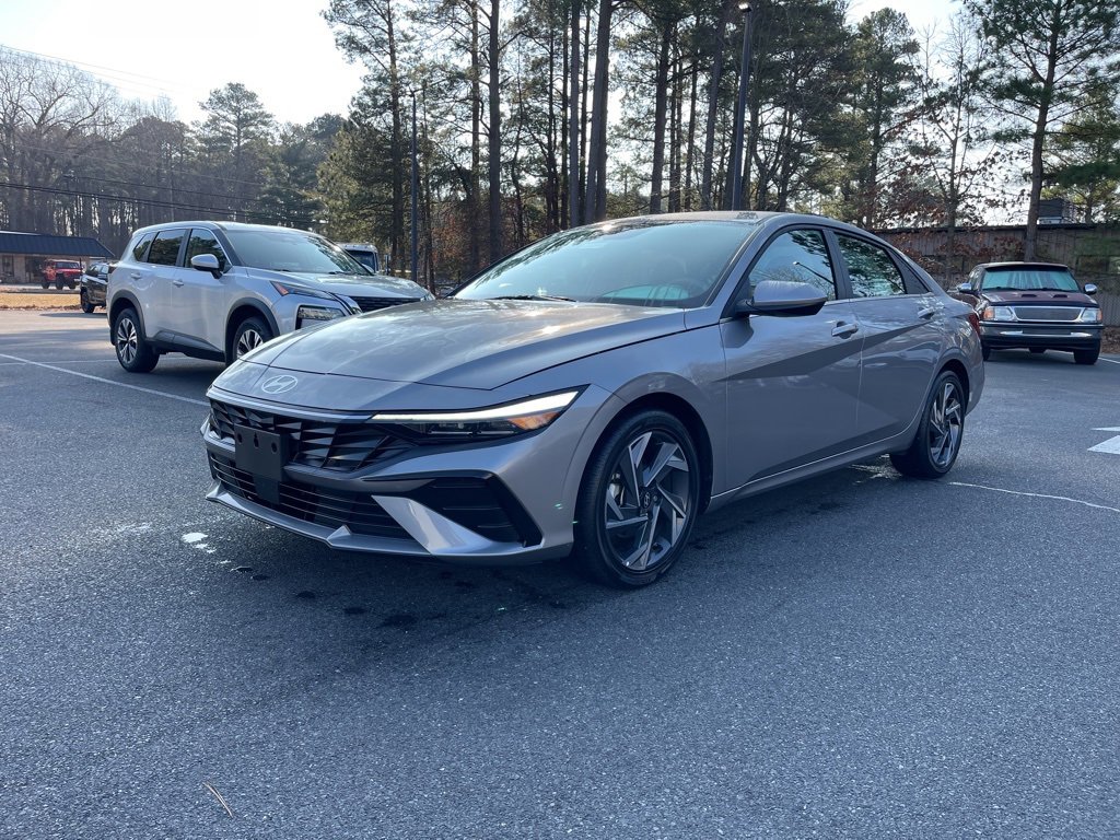 Certified 2025 Hyundai Elantra SEL w/ Cargo Package image 2