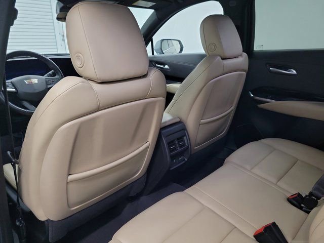 Used 2024 Cadillac XT4 Luxury w/ Cold Weather Package FWD image 13