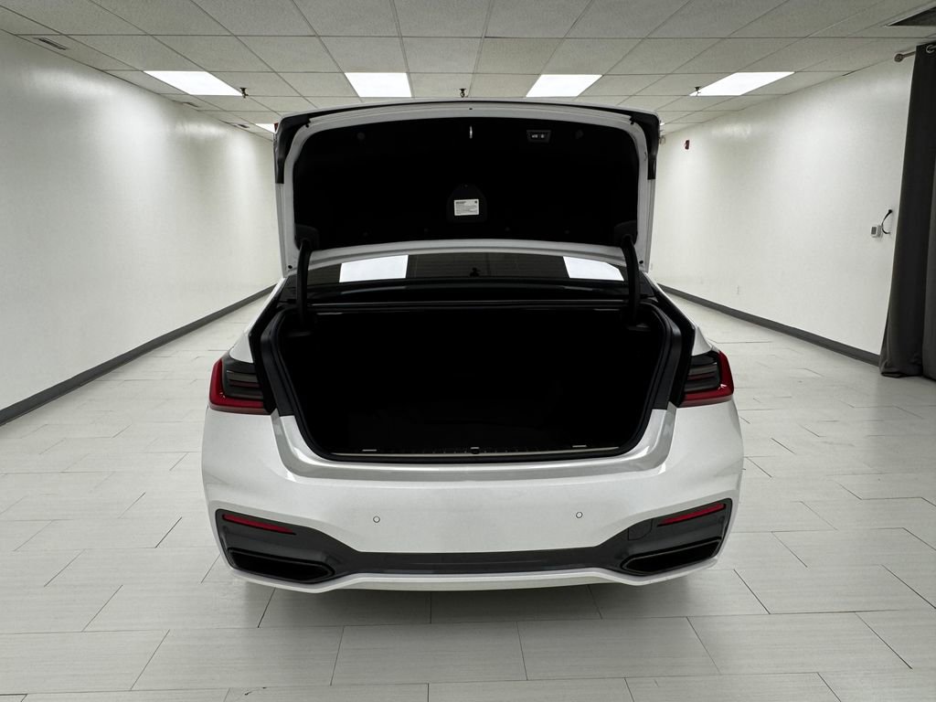 Used 2022 BMW 750i xDrive w/ Autobahn Package image 33