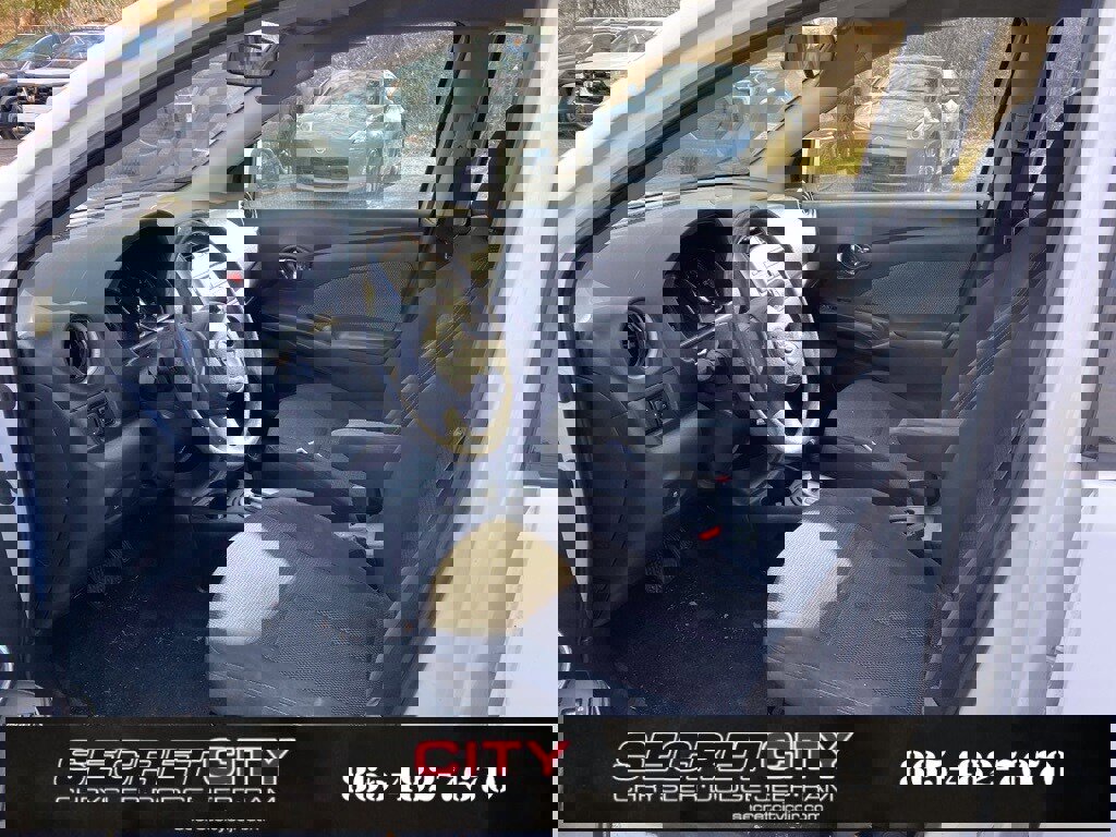 Used 2014 Nissan Versa SV image 9