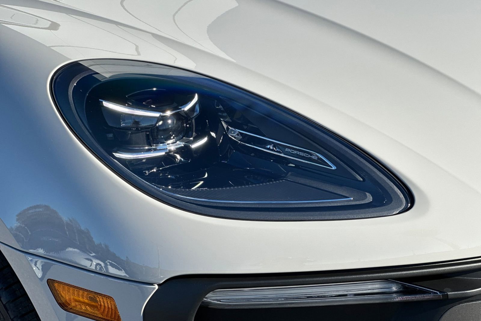 New 2026 Porsche Macan Turbo image 37