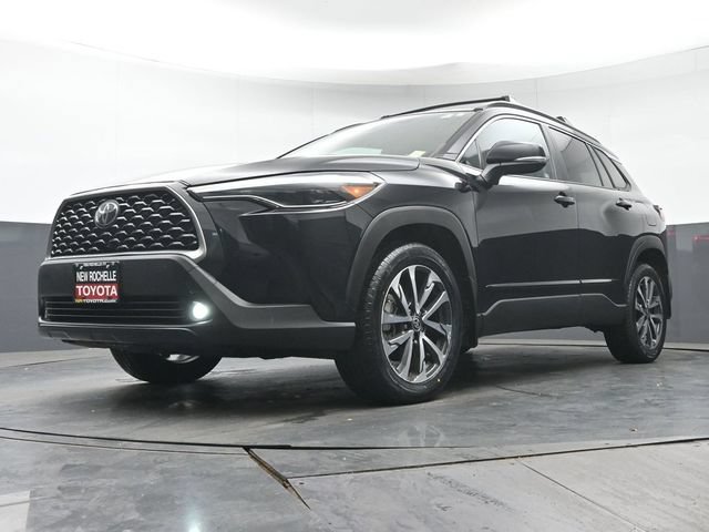 Certified 2022 Toyota Corolla Cross XLE w/ Black Badges Package (TMS) AWD/4WD image 30