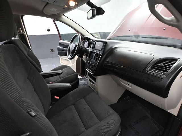 Used 2020 Dodge Grand Caravan SE w/ UConnect Hands-Free Group image 40