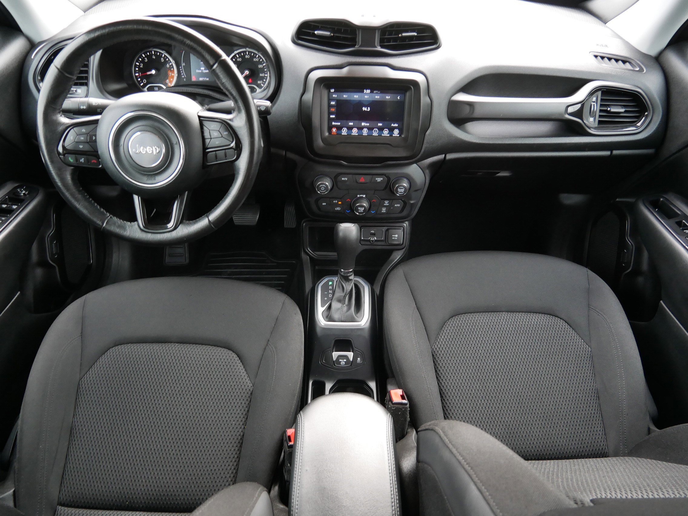 Used 2018 Jeep Renegade Altitude FWD image 10