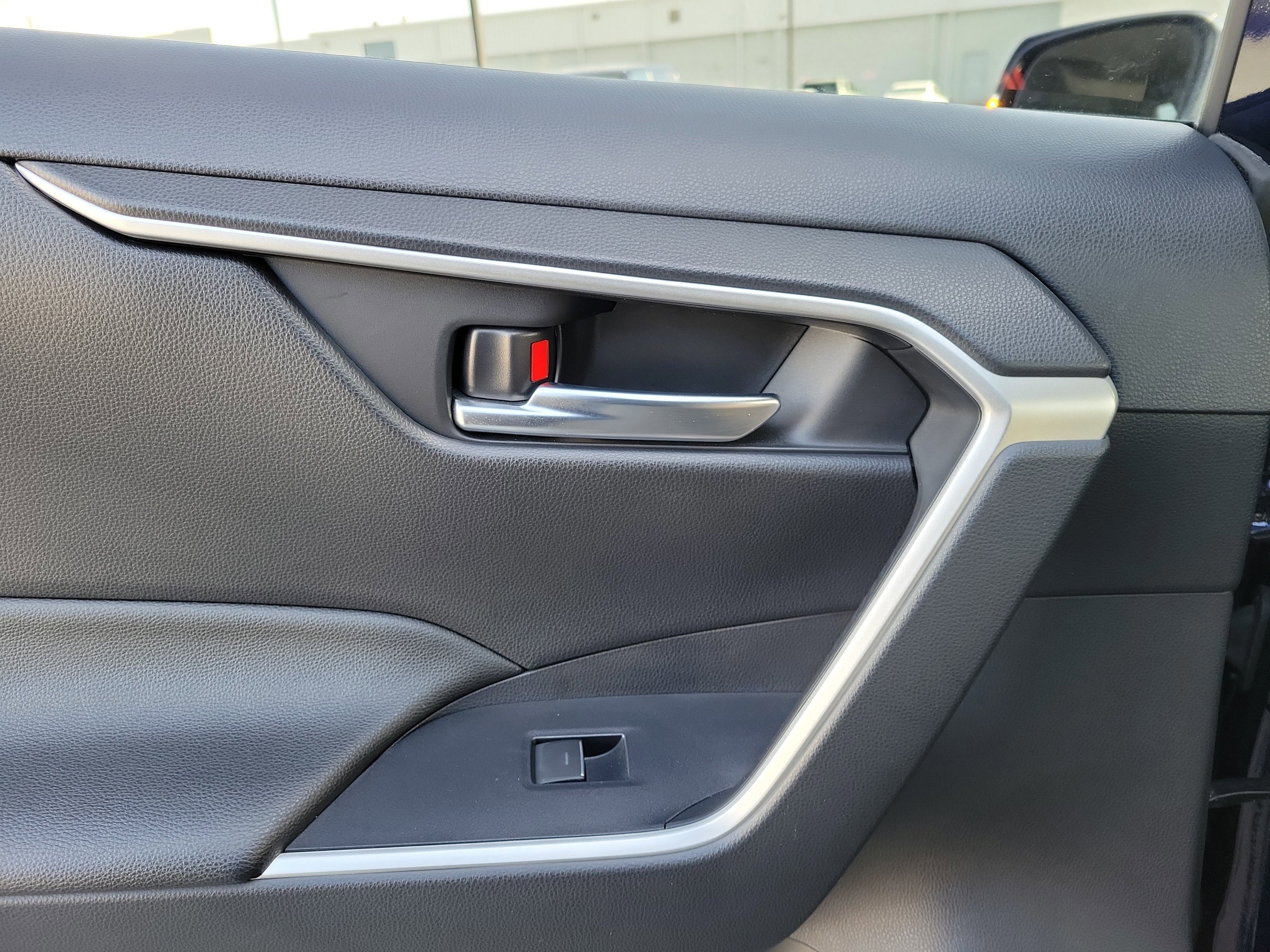 Used 2022 Toyota RAV4 XLE image 12