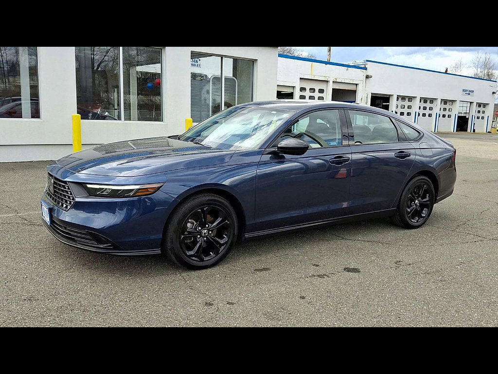 Used 2025 Honda Accord SE image 4