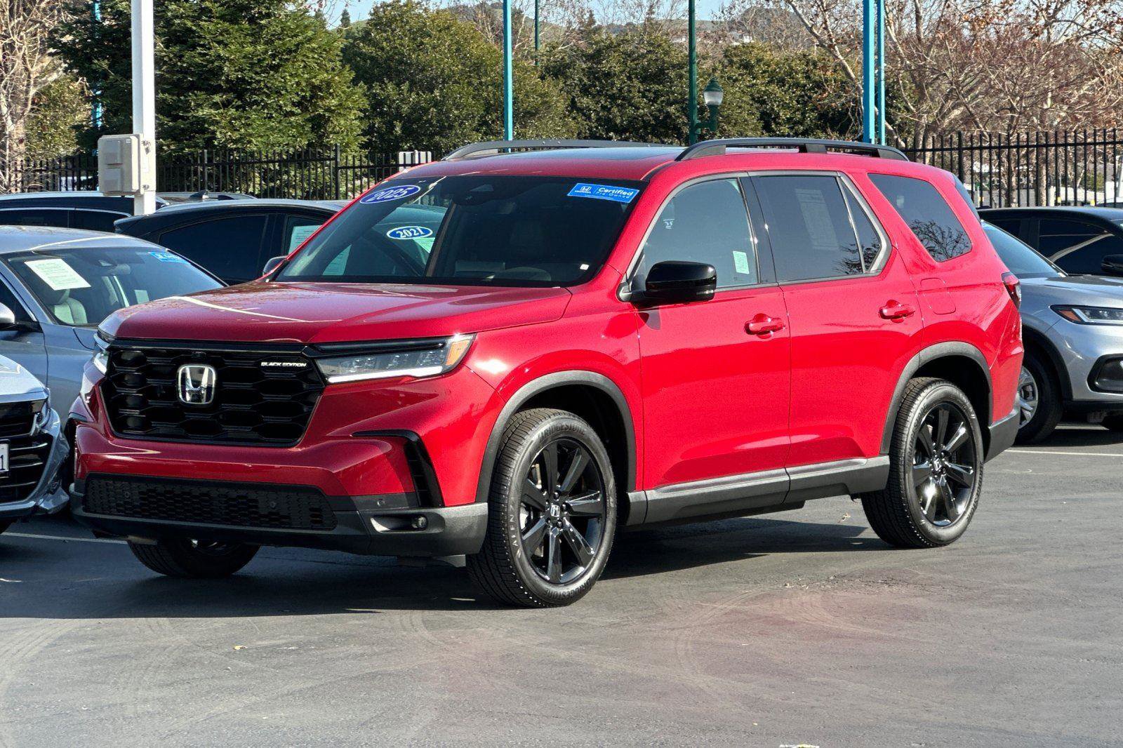 Certified 2025 Honda Pilot Black Edition image 7