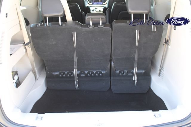 Used 2023 Chrysler Pacifica Touring-L FWD image 10