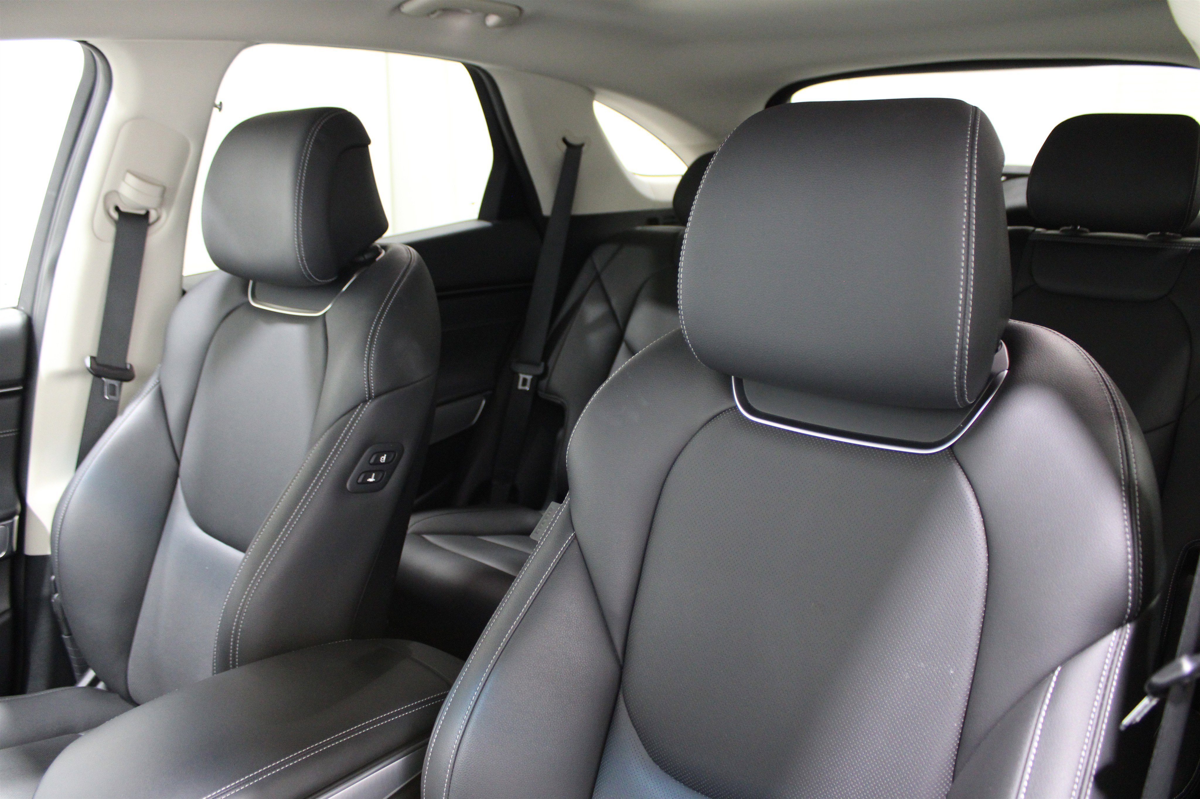 Used 2024 Genesis GV70 2.5T w/ Select Package image 5