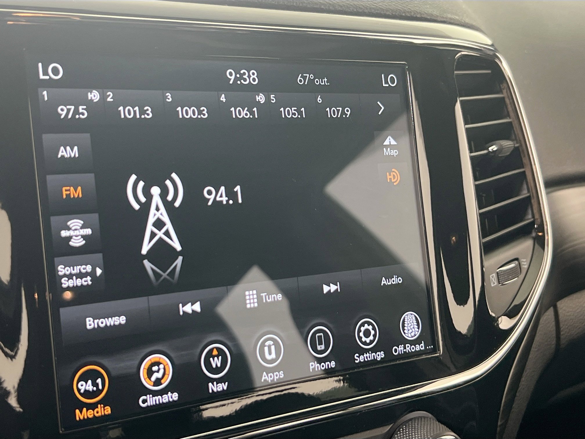 Used 2022 Jeep Grand Cherokee Laredo E image 15