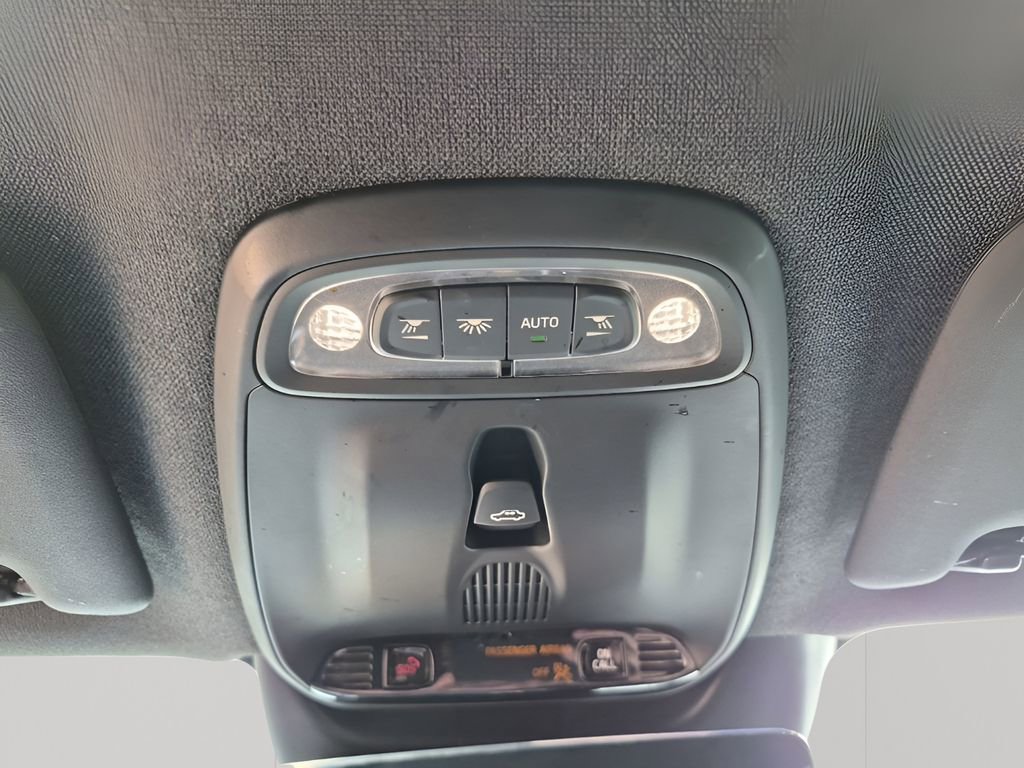 Used 2022 Volvo XC40 T5 R-Design w/ Advanced Package AWD/4WD image 41