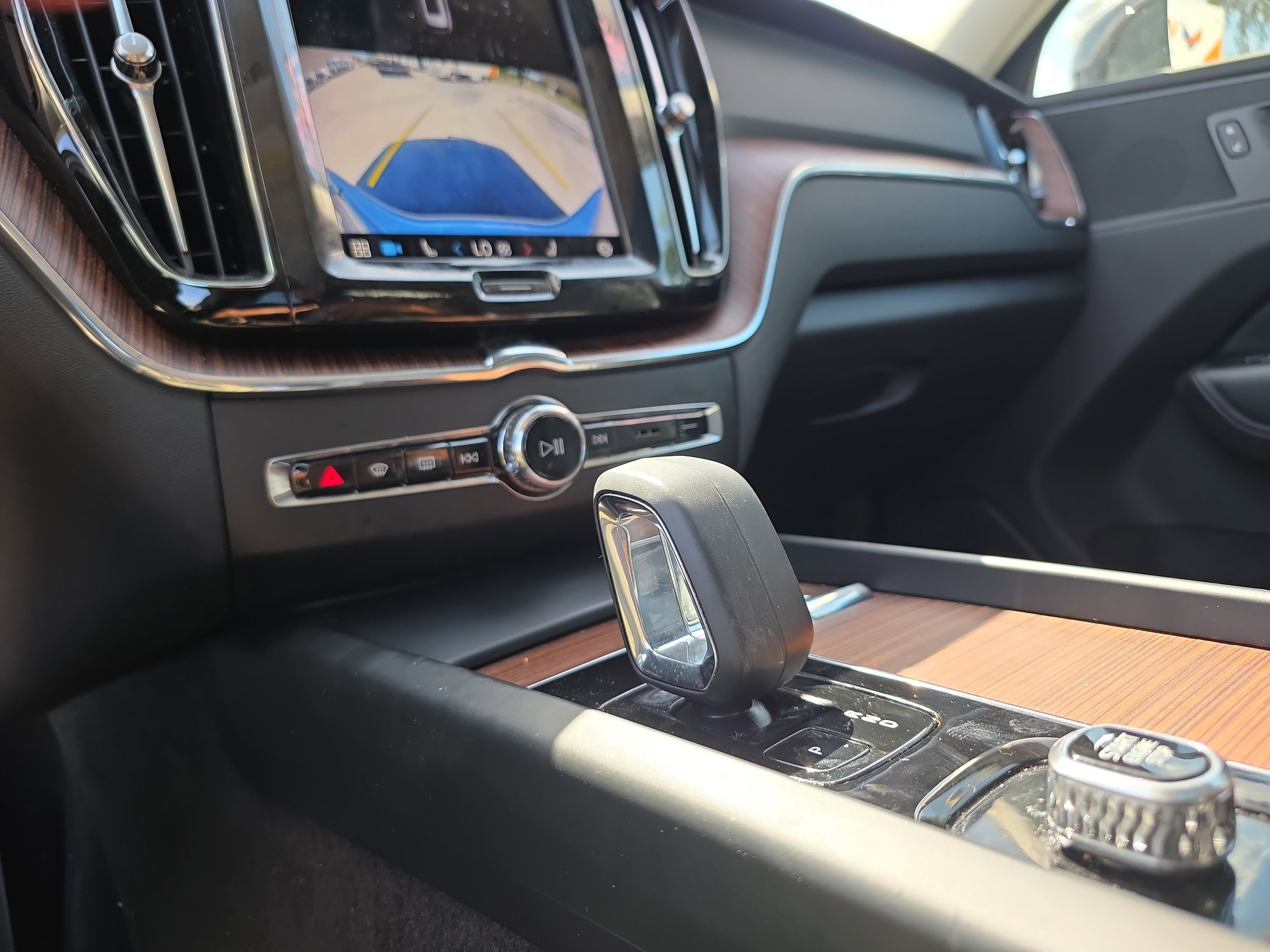 Used 2024 Volvo XC60 B5 Plus w/ Protection Package Premier AWD/4WD image 32