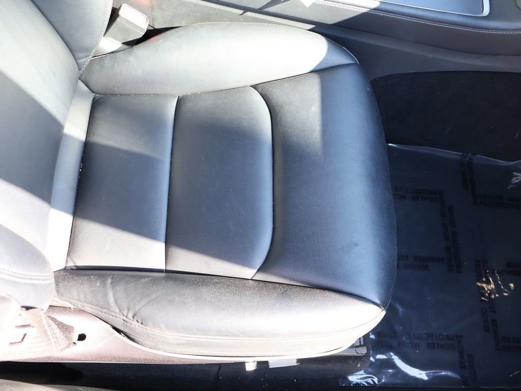 Used 2022 Tesla Model Y Long Range image 32