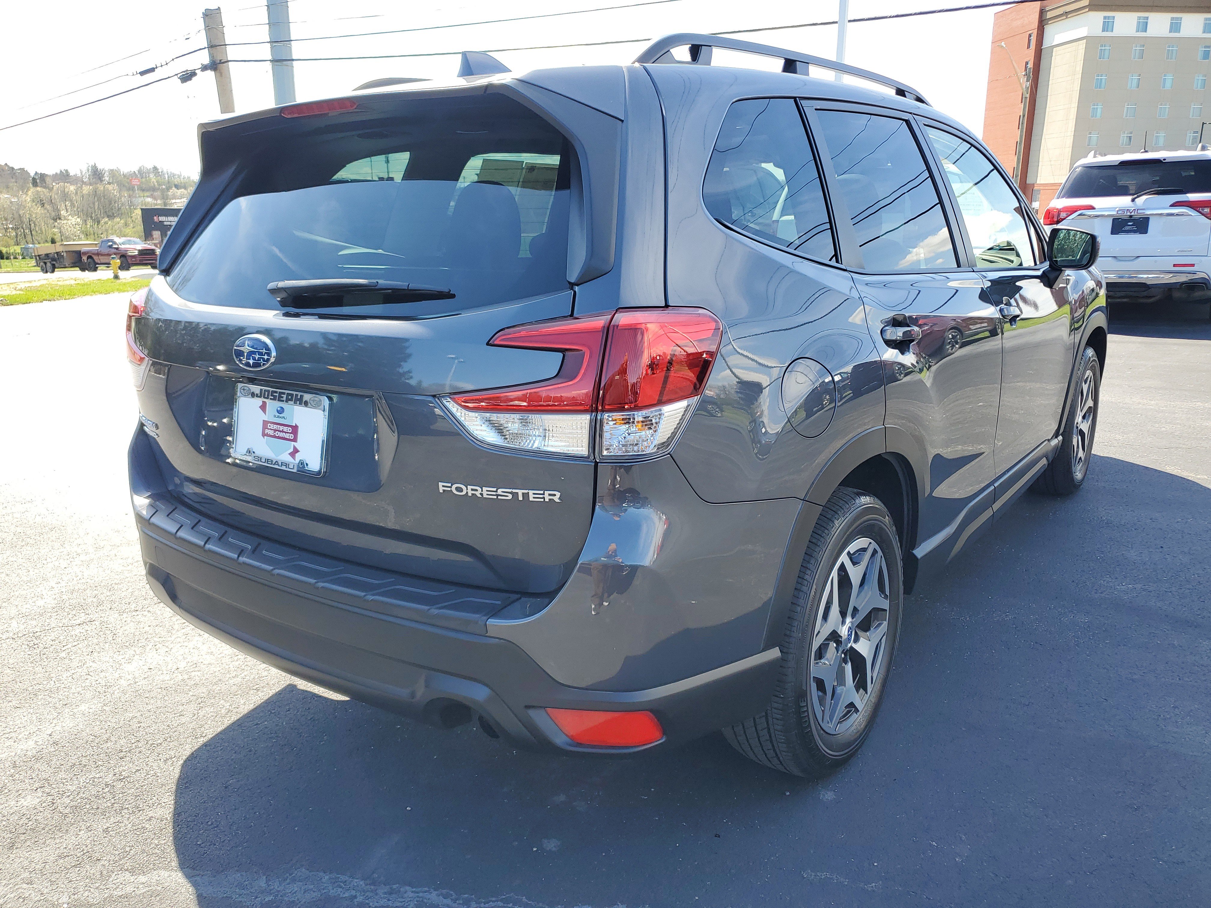 Used 2023 Subaru Forester Premium image 3