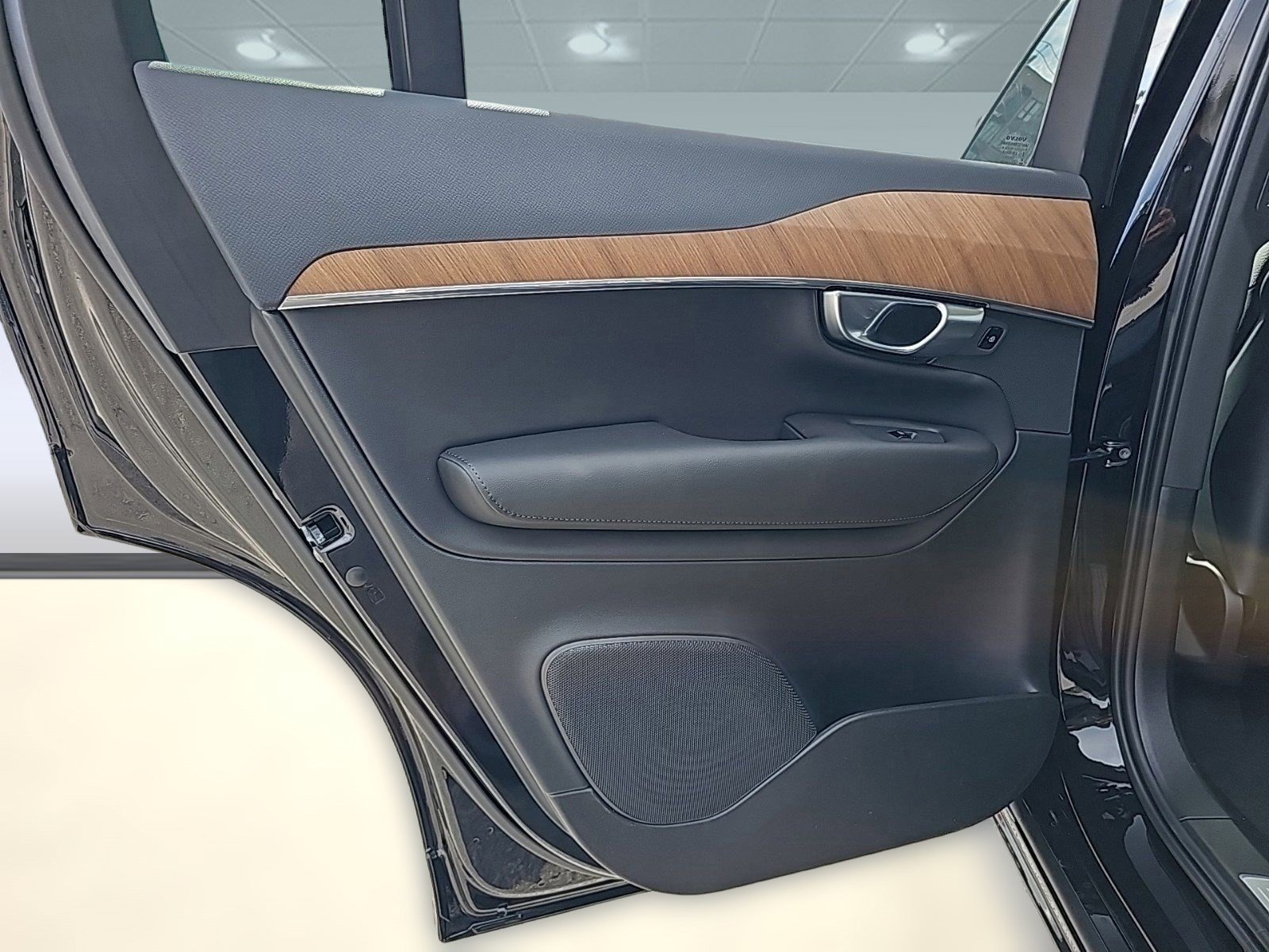 New 2024 Volvo XC90 T8 Plus w/ Protection Package Premier image 39