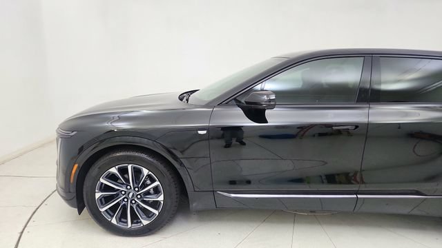 Used 2025 Cadillac Lyriq Sport AWD/4WD image 9
