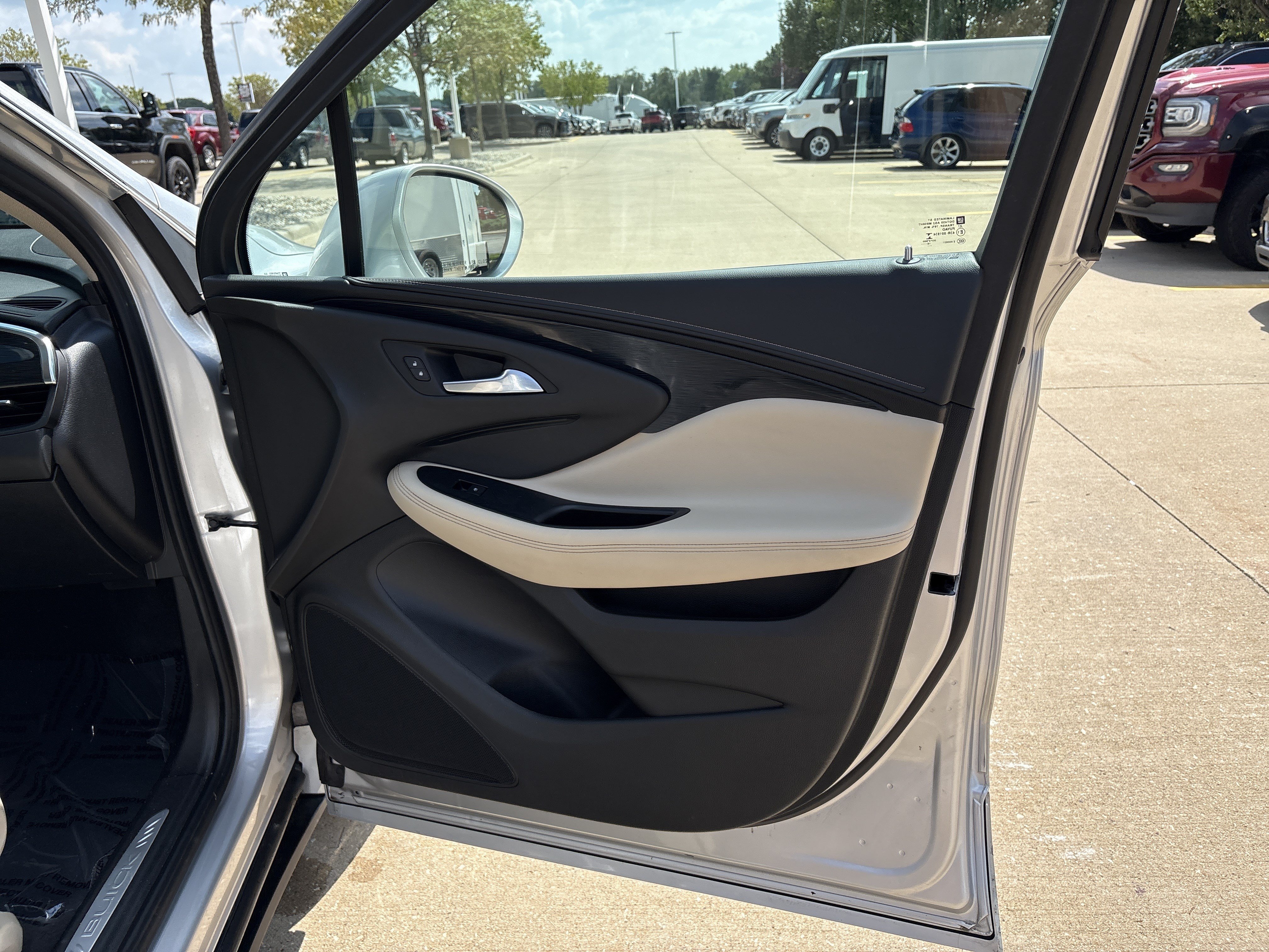 Used 2017 Buick Envision Essence FWD image 17